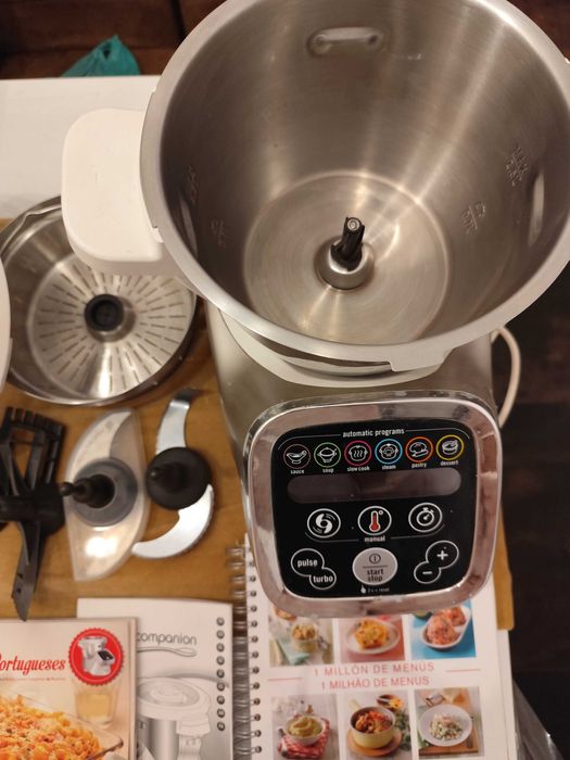 Moulinex com acessórios e livro de receitas- Bom estado