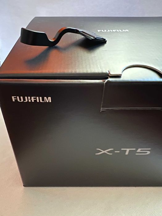 Câmara Fuji X-T5 preta (como nova)