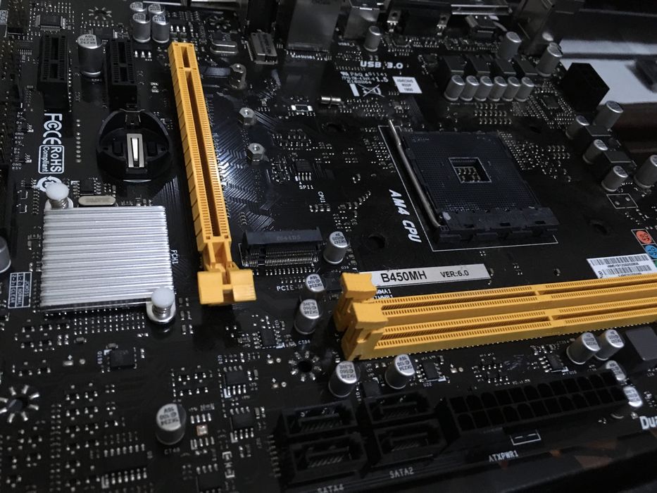 Motherboard Socket AM4 suporta CPUs Ryzen 7 DDR464585102600707120