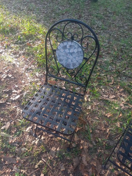 Cadeiras de jardim é uma antiguidade