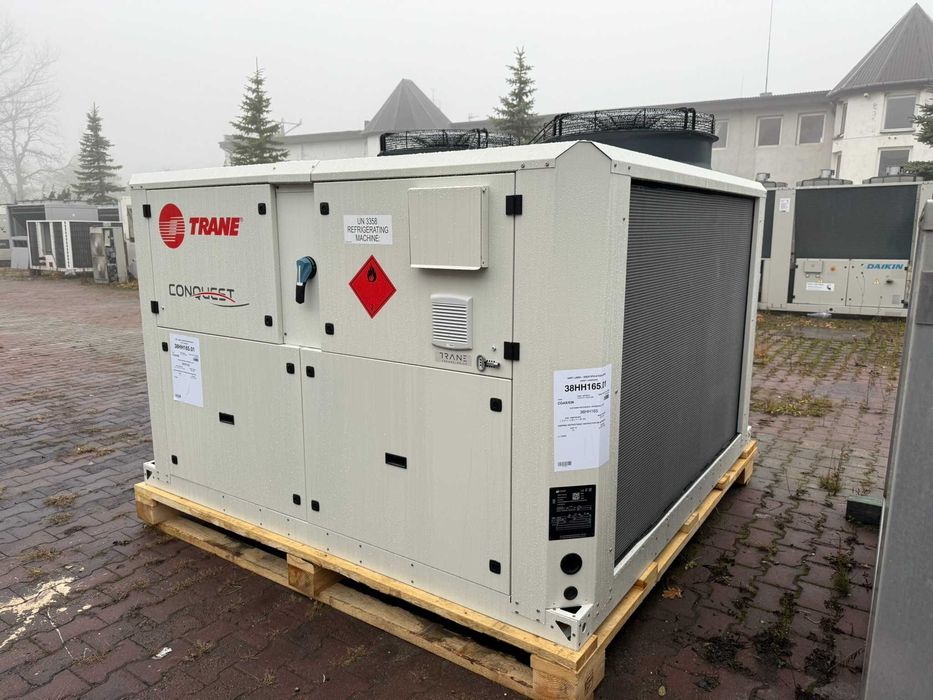 Agregat wody lodowej chiller Trane CGAX 036 HE SN o wydajności 99 kW 2025R.