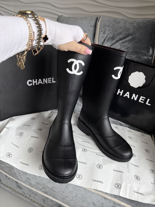 Черные Резиновые сапоги Chanel тренд 2025