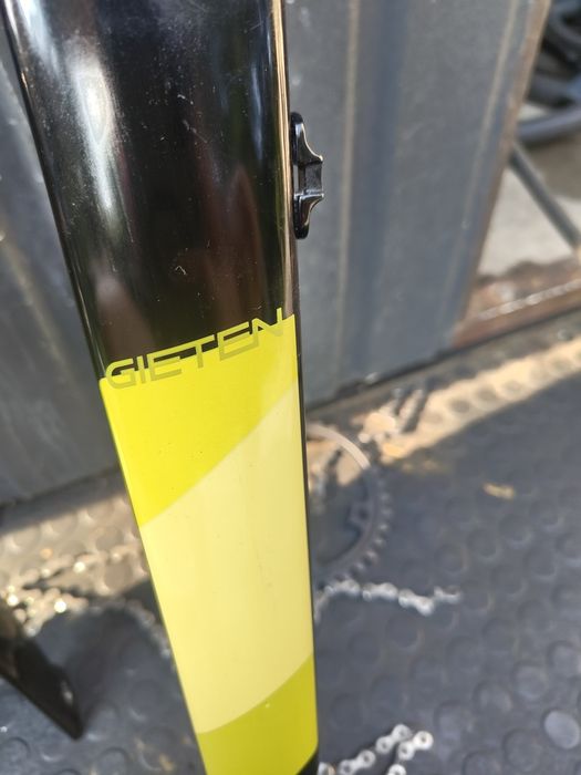 Widelec aluminiowy grawel 28 koło oś 12x100