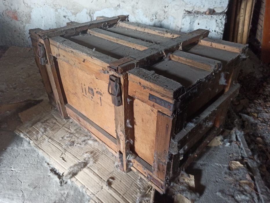 Ящик дерев'яний з замками