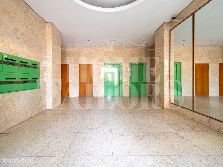 Apartamento T2 com Garagem e Arrecadação , Sala de Estar e Jantar e...