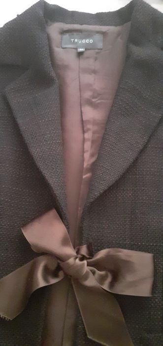 Casaco curto cor de café