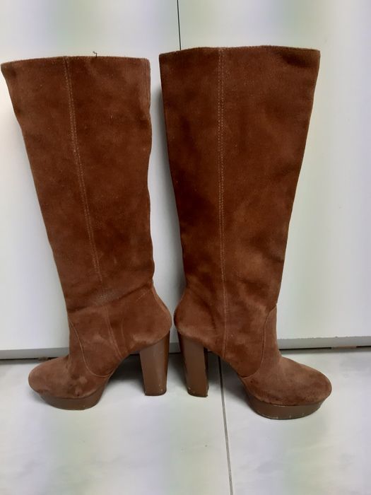 Vendo um par de botas