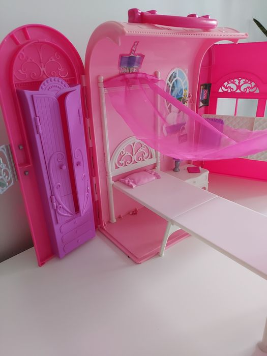 Domek walizka barbie