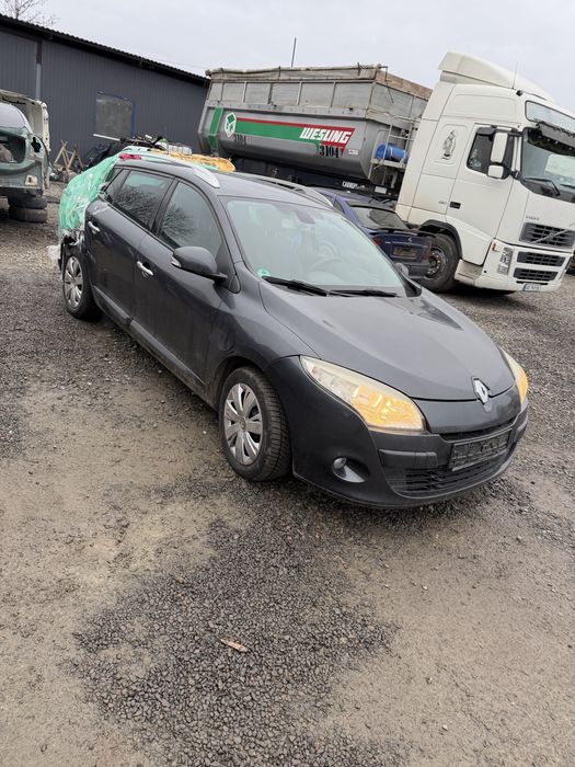 Передній бампер Renault Megane 3 TEB66