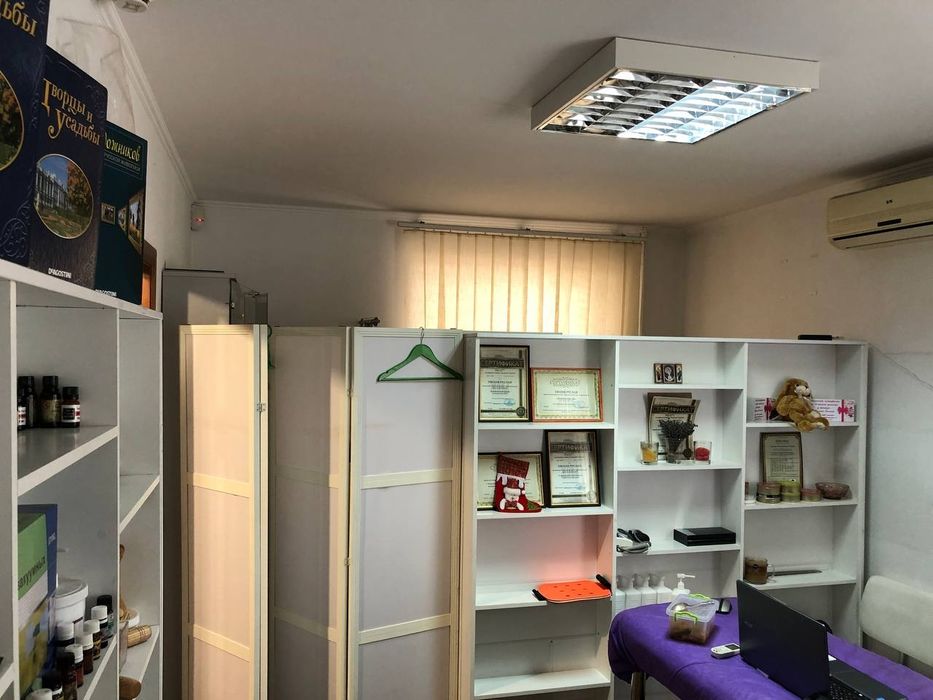 ПРОДАМ  торгово-административное помещение в центре