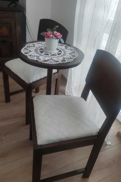 Antyki 2 krzesła plus stolik