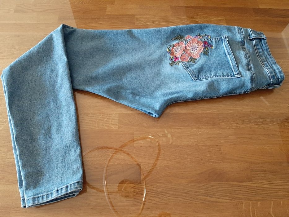 Spodnie jeansy z haftem Tu rozmiar 12R (40)