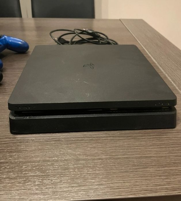 Playstation 4 e 2 comandos