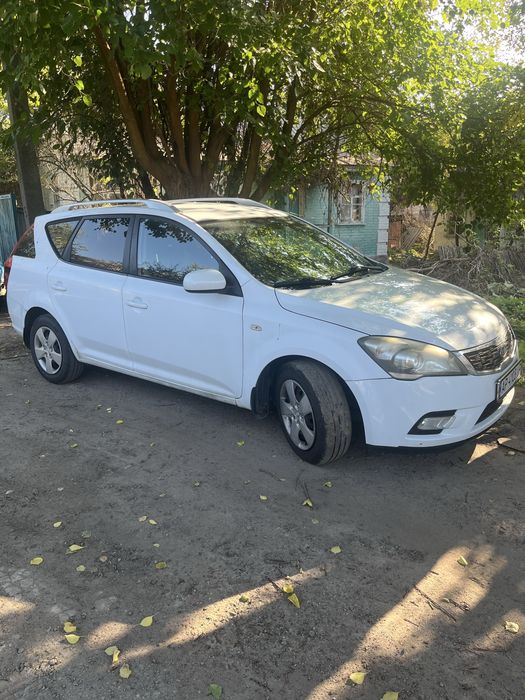 Kia ceed 2011 год