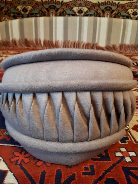 Жіночий ,елегантний головний убір зимовий, б/у.