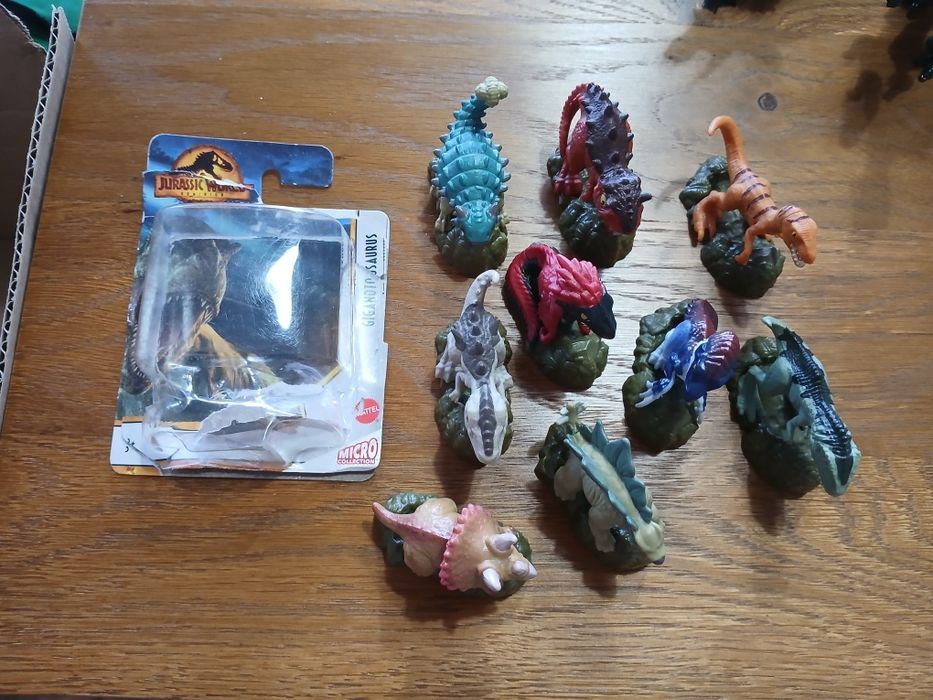 duży zestaw dinozaurów