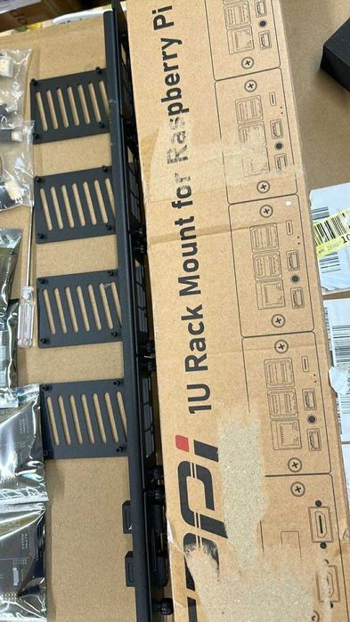 GeeekPi RS01 1U dla Raspberry Pi 5/4B z 4PCS RSP11 PCIe na M2 NVMe SSD