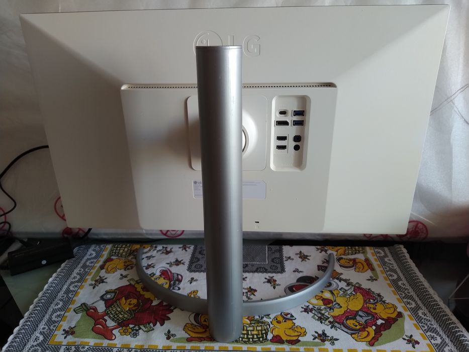 Monitor LG 27UN83A-W, UHD 4K de 27 polegadas. TV casa quarto apartamen