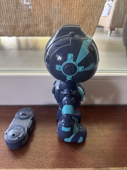 Robot tańczący zdalnie sterowany TFB