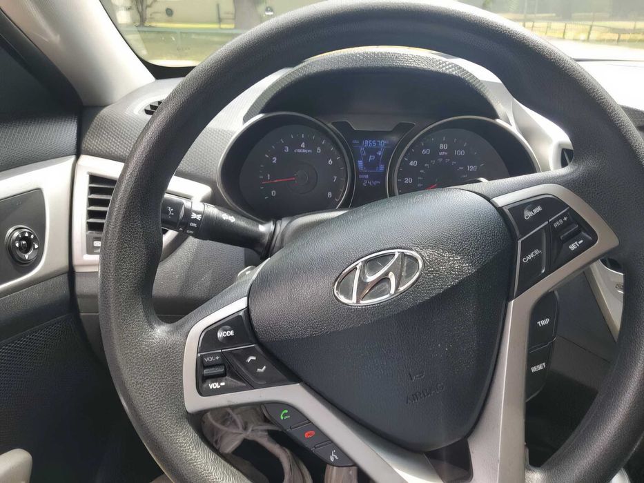 Hyundai Veloster      2015