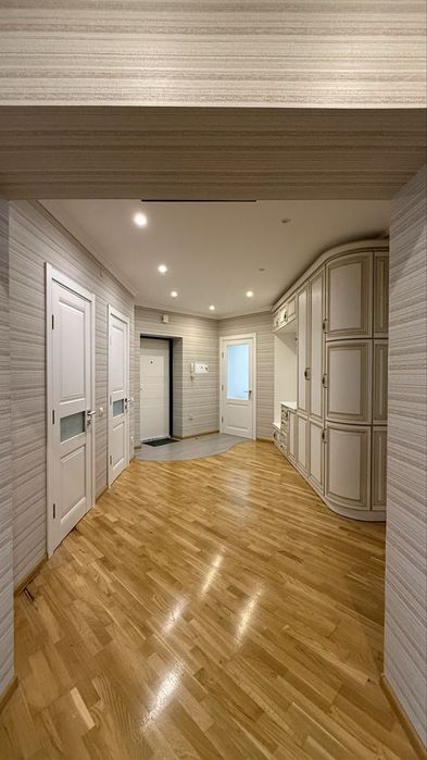 Оренда простороі 3 кімнатної квартири + гараж