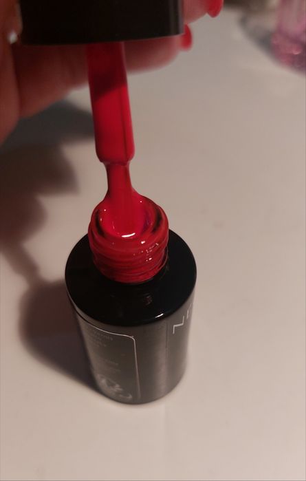 Czerwony lakier hybrydowy Neonail