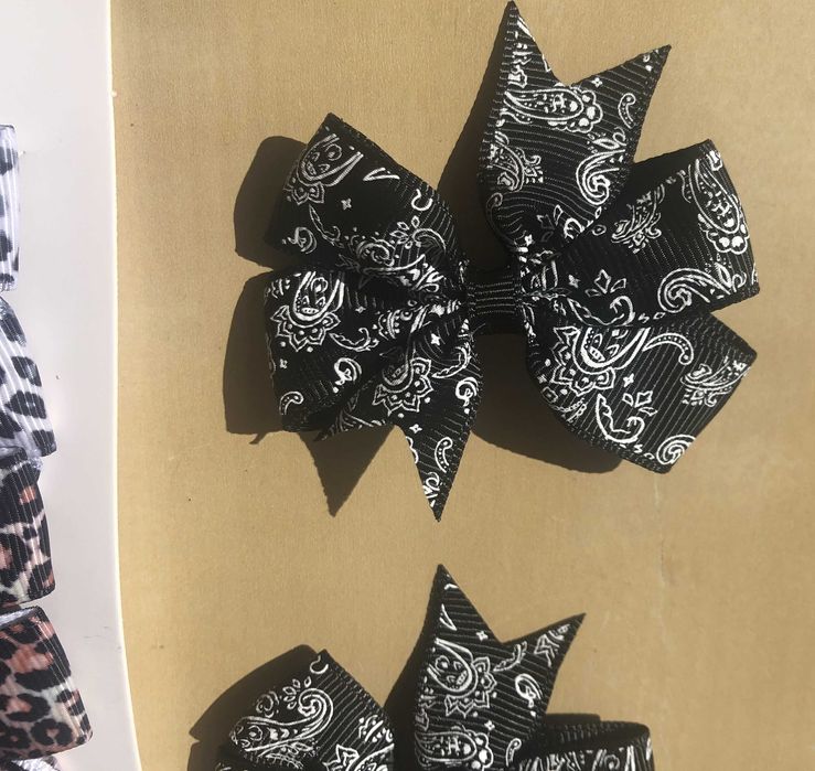 12 lacinhos novos criança