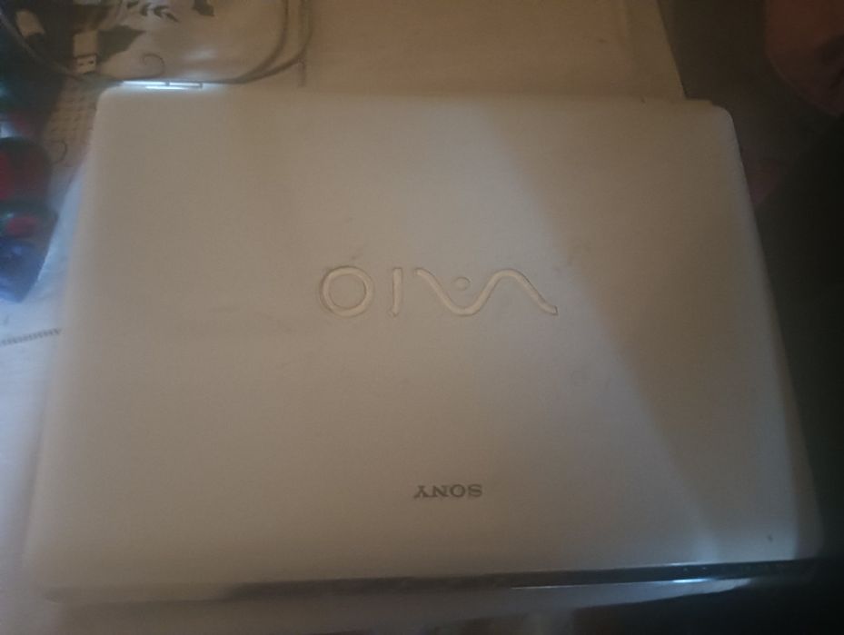 Sprzedam w pełni sprawny laptop Sony Vaio VGN-CR42S