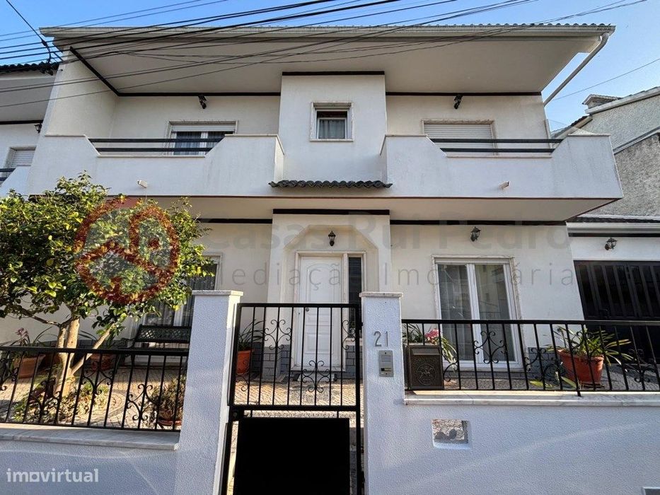 Moradia T3 com garagem em Vale de Milhaços, Corroios