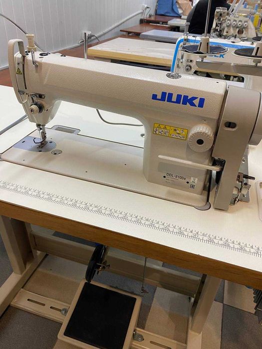 Juki DDL-8100Е Промислова прямострочна швейна машина з сервомотором