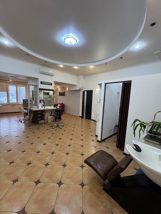 Оренда приміщення, ЦЕНТР, н/б, фасад, недорого.