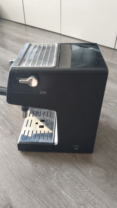 Кофеварка рожковая DELONGHI ECP 33.21 BK Silver
