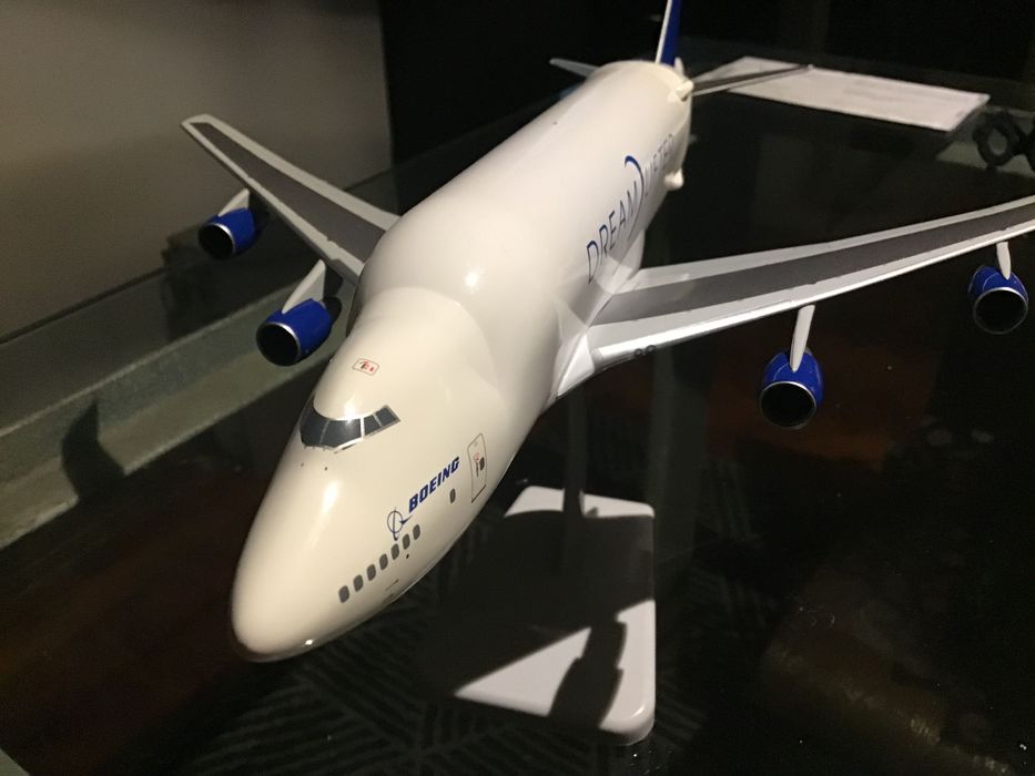 Boeing 747 Dream Lifter 1:200