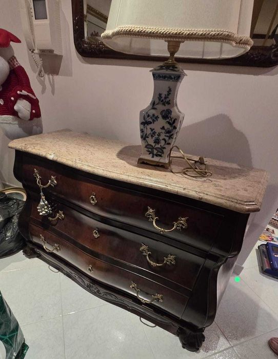 Linda cómoda com tampo em pedra mármore