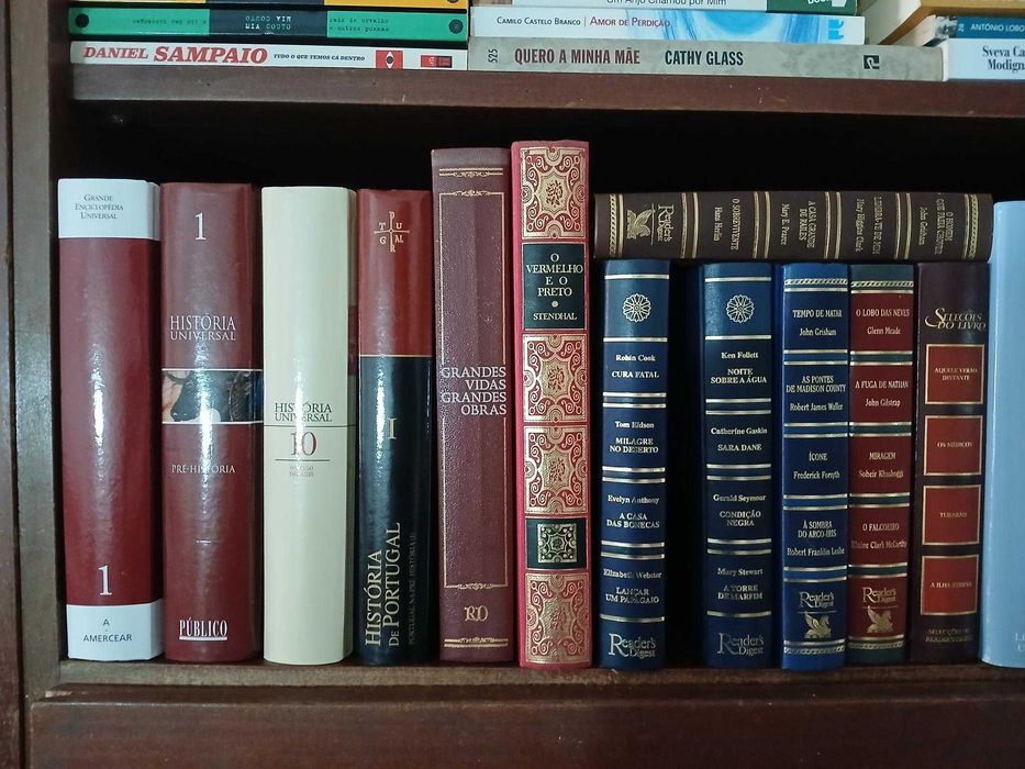 Vários livros, romances, poesia, astrologia, ficção, não ficção, ...