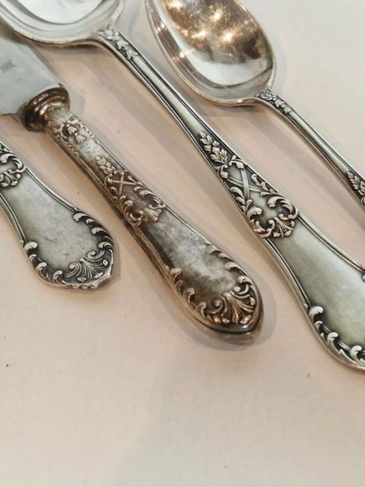 Sztućce  owe, plater wzór romanski