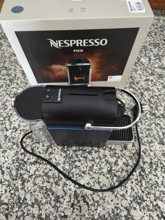 Maquina café Nespresso Pixie