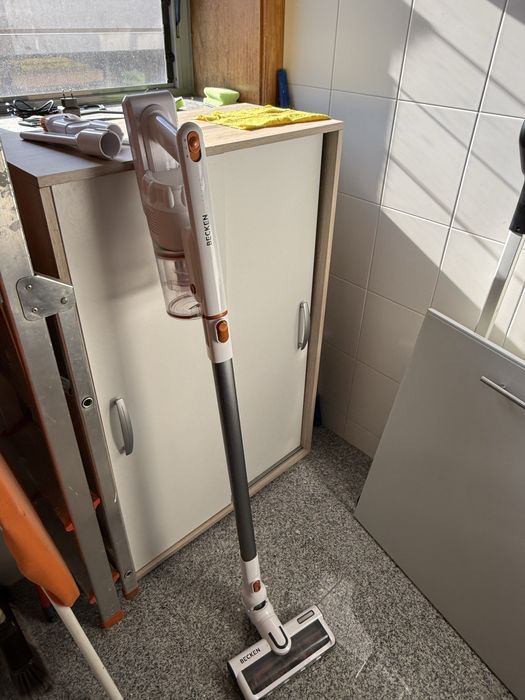 Aspirador vertical sem fios