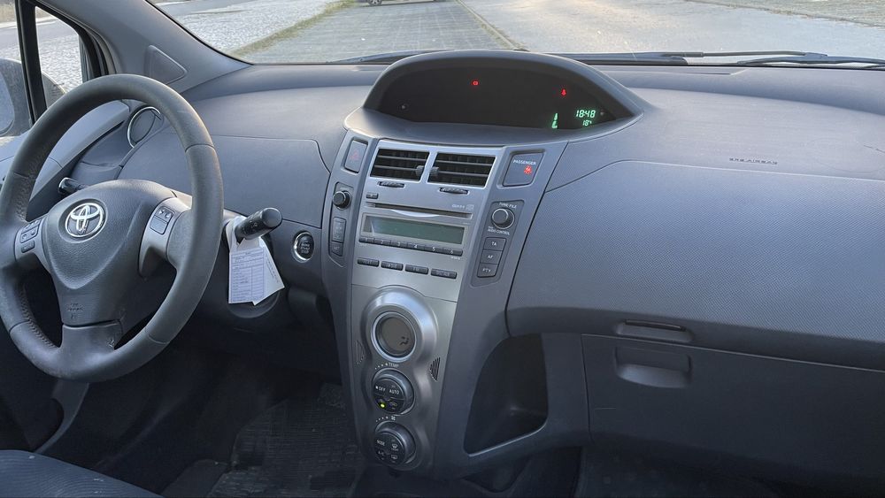 Toyota Yaris 2010 - Nacional e Cx Automática