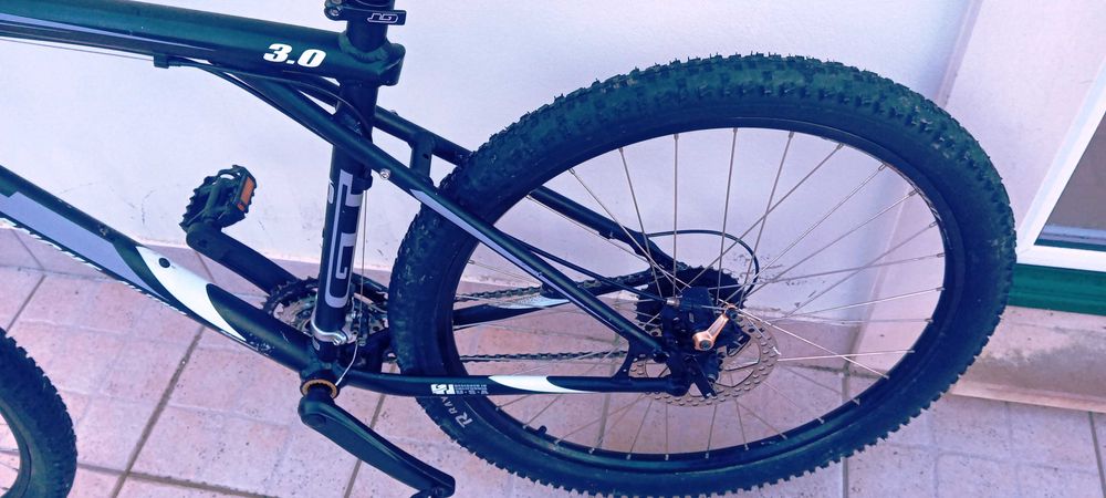 Bicicleta GT Avalanche 3.0 - Roda 26 - Quadro M - Bom estado