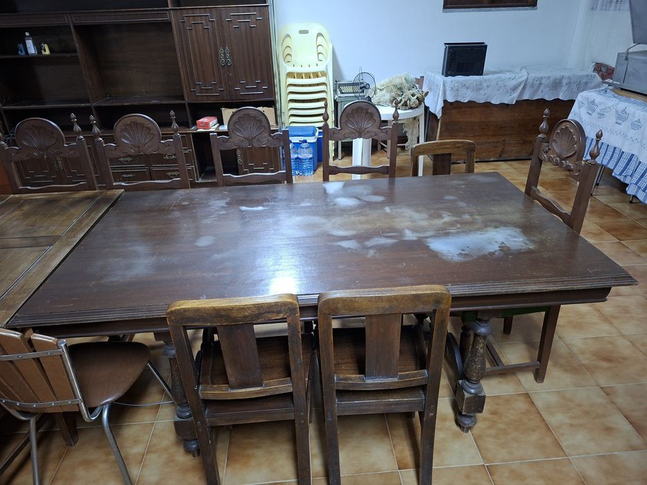 3 Conjuntos de mesa de sala com cadeiras. 200€/conjunto