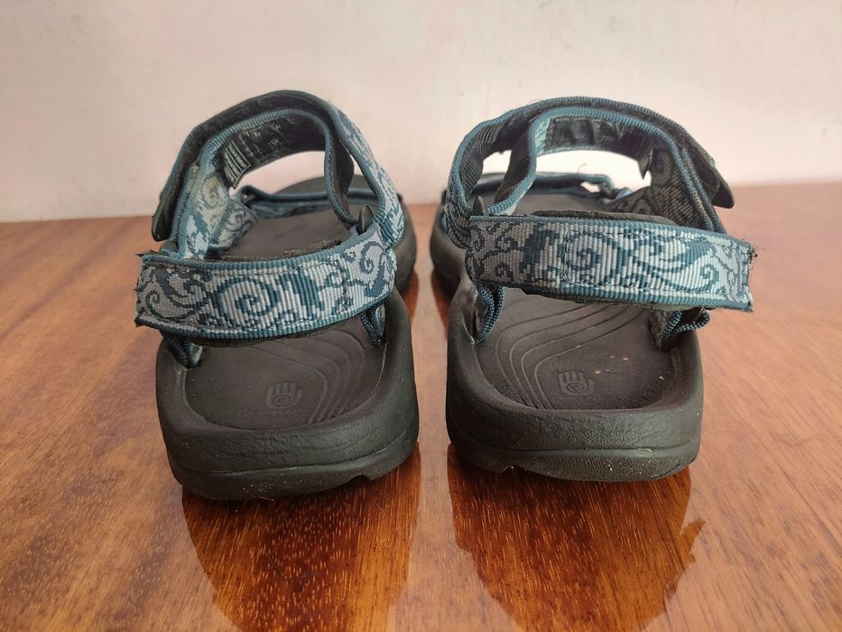 Сандали туристическии фірми teva оригінал 

Стан хороший 

Привезено і