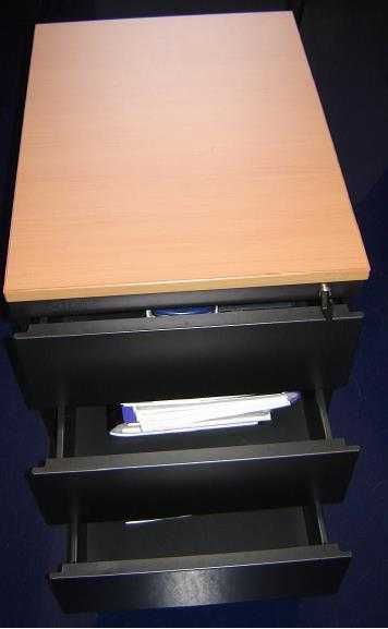 Secretária com bloco de gavetas