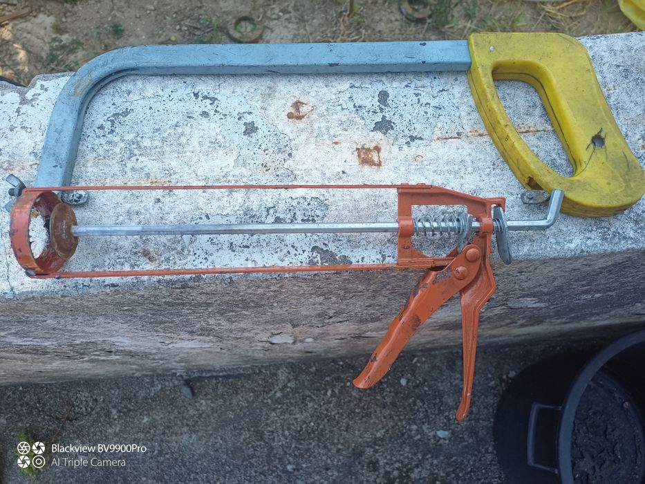 Serrote cortar ferro mais pistola de silicone