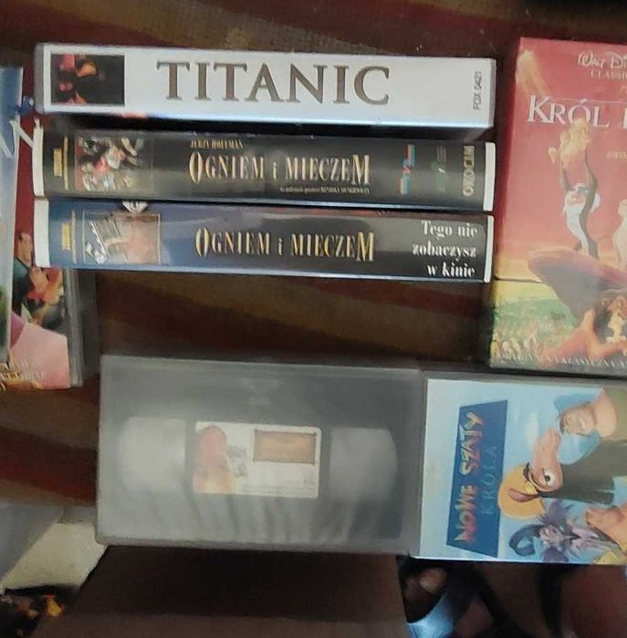 Zestaw kasety VHS + książki (bajki)