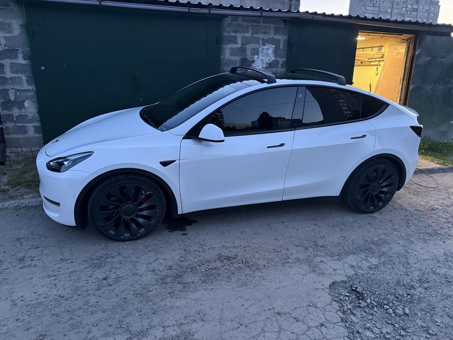 TESLA model Y 2022 Perfomance