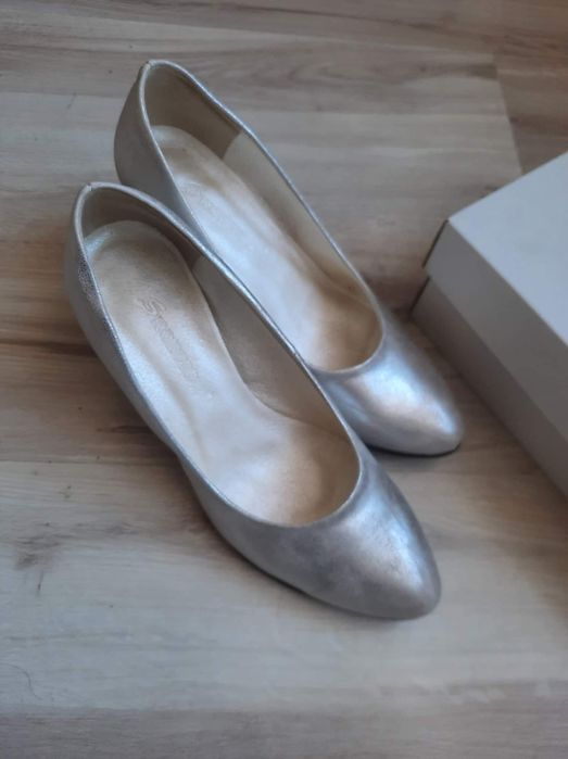 Buty na obcasie 39