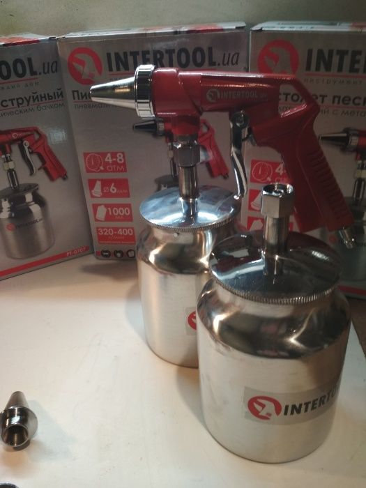 Пістолет піскоструйний пневматичний з метал. бачком INTERTOOL PT-0707