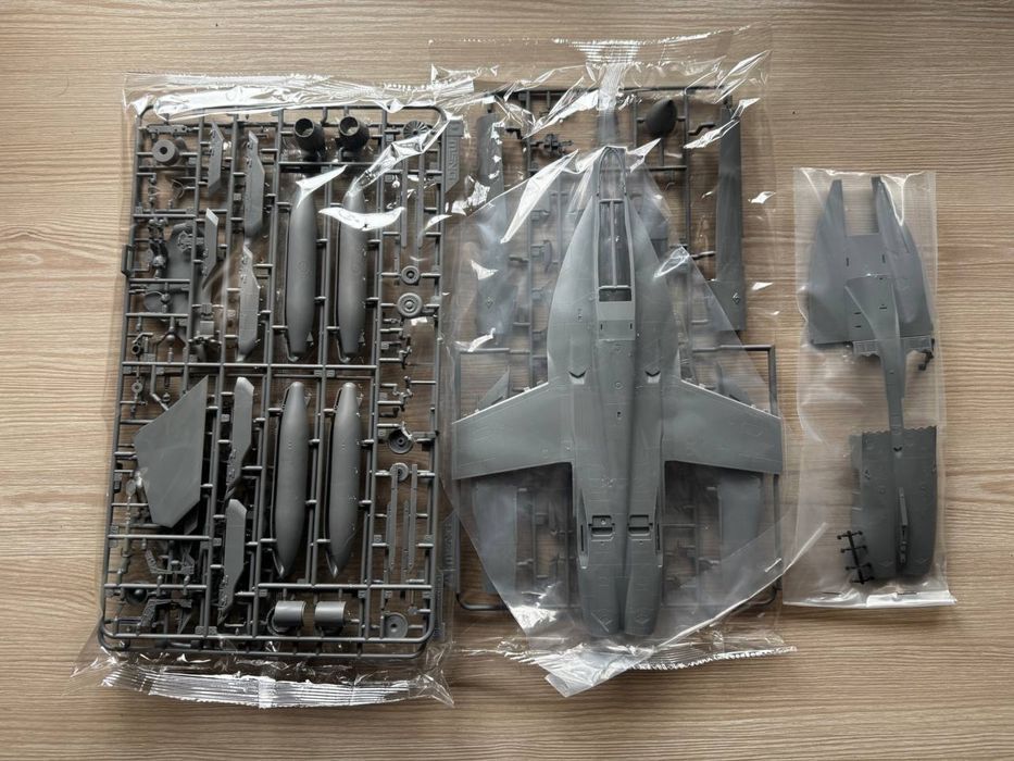 Сборная модель самолета F/A-18F SUPER HORNET, 1/48, MENG