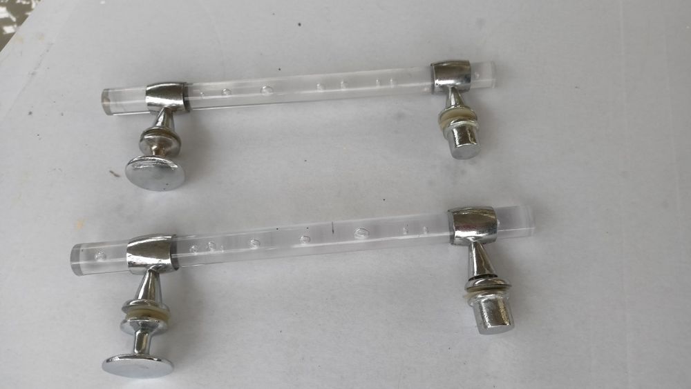 Скляні двері в душову кабіну